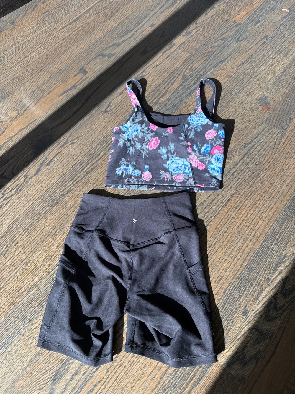 Old Navy PowerSoft Biker Shorts & Sports Bra Size XS SET like new